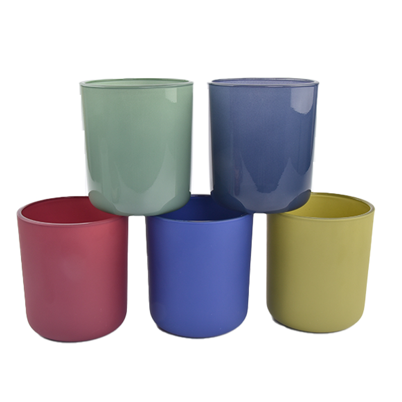 Петцветен стъклен свещник: практика на цвят и светлина в минималистичен дизайн